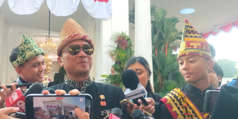 Menteri Prabowo Kompak Pakai Baju Adat