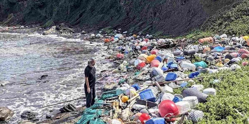 Sampah Plastik dari Asia Penuhi Pesisir Laut Jepang