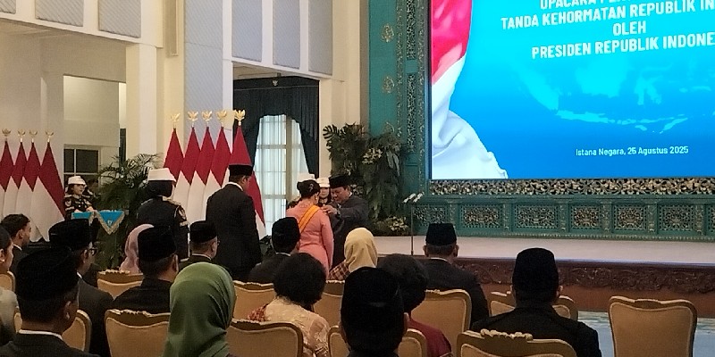 Ketua MPR, DPR, dan DPD Terima Bintang RI Utama dari Presiden