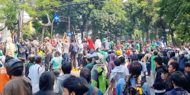 Ledakan hingga Suara Pecahan Kaca Nyaring di Markas Brimob Kwitang
