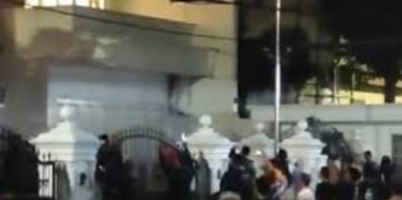 Rumah Uya Kuya Dijarah Massa, Sapu Lidi Ikut Digondol