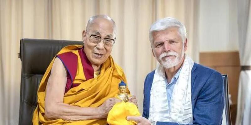 Dalai Lama Jadi Alasan Tiongkok Putus Hubungan dengan Presiden Ceko