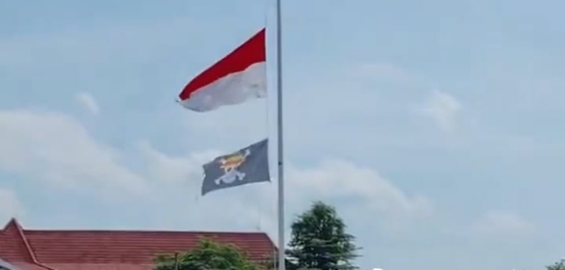 Bendera One Piece Berkibar di Tengah Tuntutan Mundur Sudewo