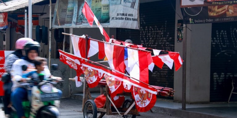 Pemda Perlu Bantu Naikkan Omzet Pedagang Bendera