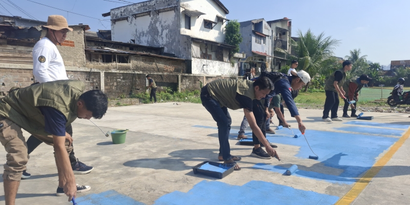 Warga Binaan Bapas Jakbar Gelar Aksi Sosial dan Cat Lapangan di Palmerah