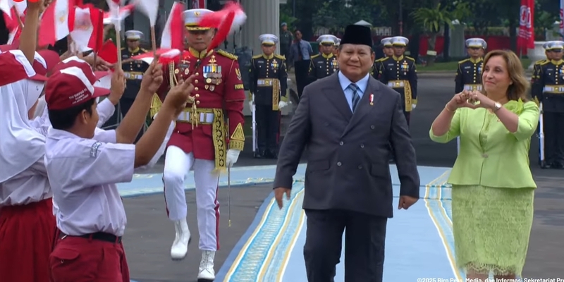 Presiden Peru Tersentuh, Beri Tanda Love untuk Pasukan Bocah SD di Istana