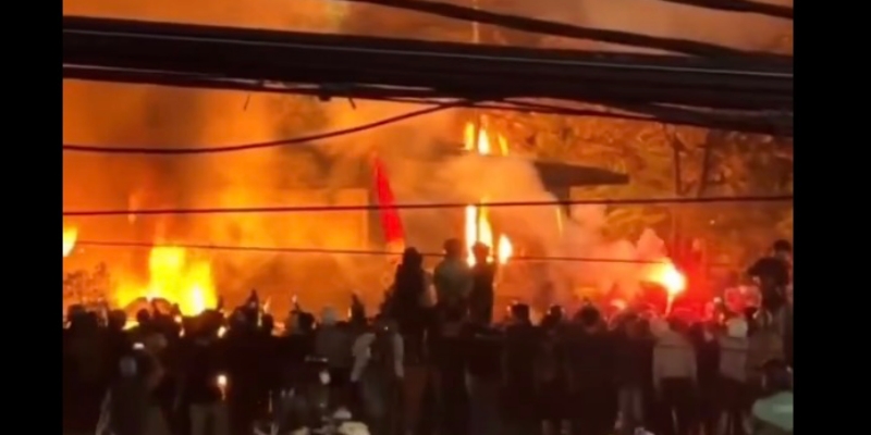 Motor dan Mobil di DPRD Makassar Dibakar Massa