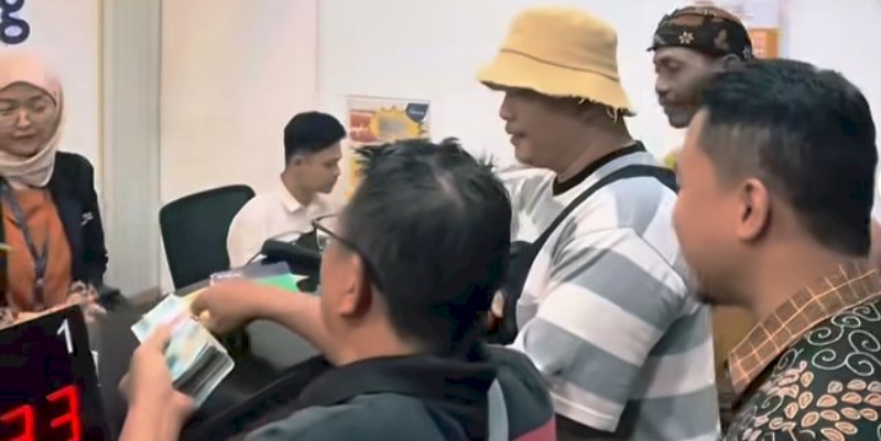 Ketua RT Serbu Bank demi Cairkan Rp25 Juta