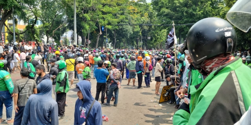 Massa Ojol Merangsek ke Dekat Mako Brimob Kwitang
