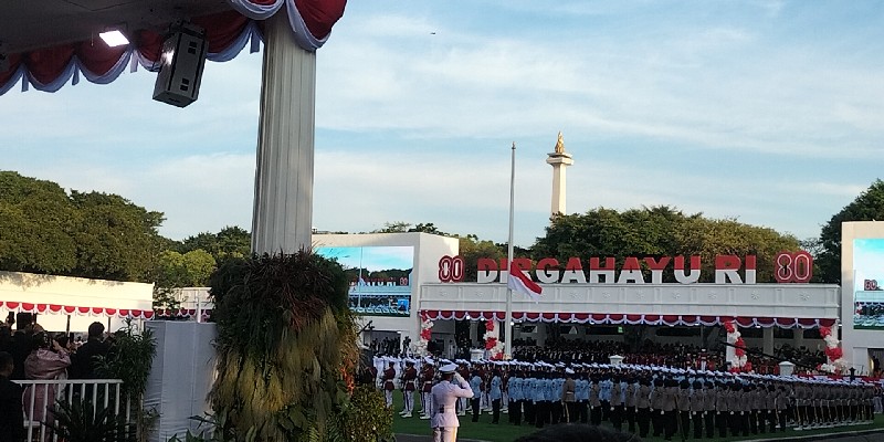 Paskibraka Indonesia Bersatu Sukses Turunkan Bendera