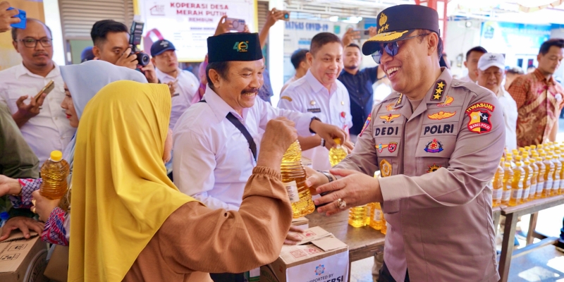 Tekan Inflasi, Polri Gelar Pasar Murah di Malang