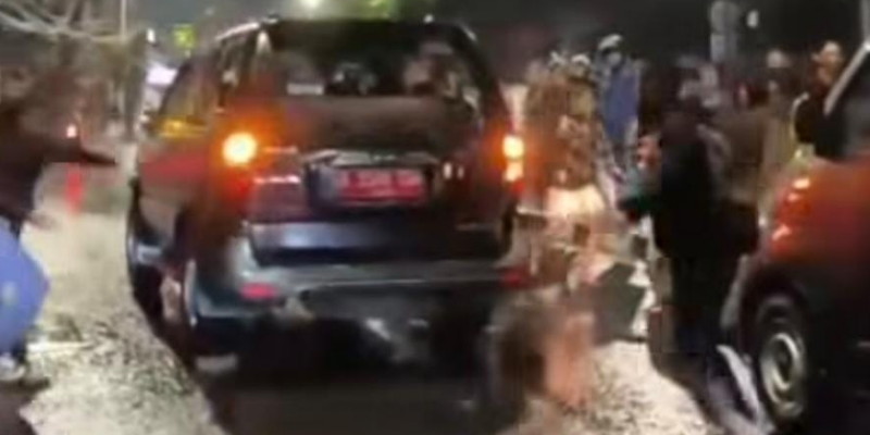 Mobil Dinas Lurah Manggarai Selatan Hancur oleh Pendemo