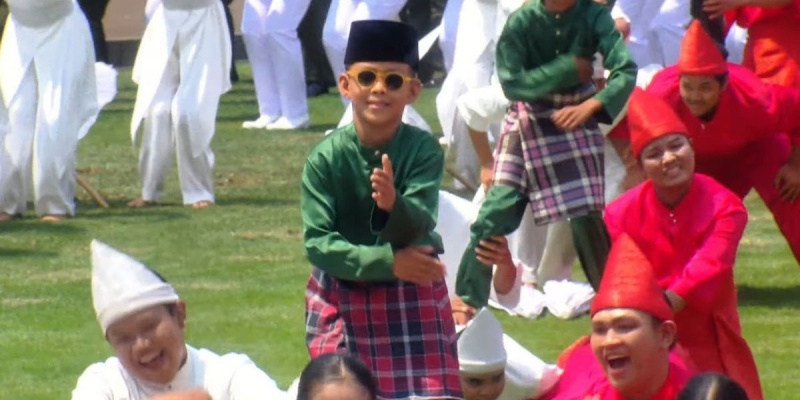 Pacu Jalur Meriahkan HUT RI di Istana