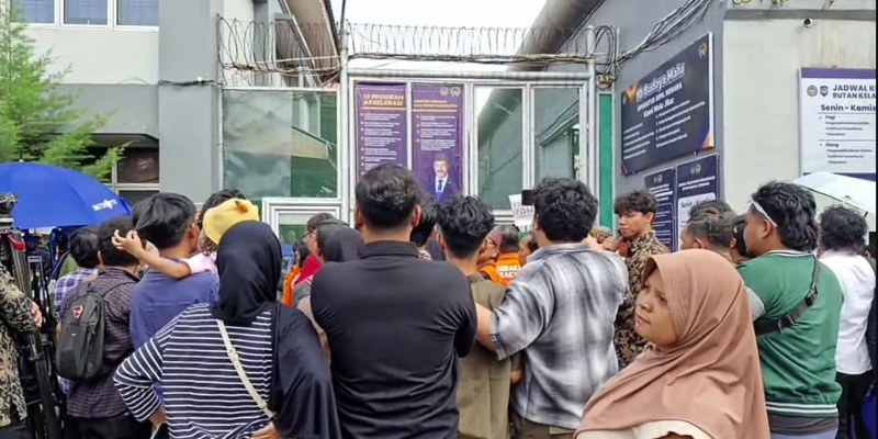 Jangan Sampai Tom Lembong Mendekam Lagi karena Keppres Telat