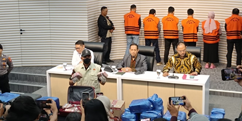 Hukum Mati Koruptor<i>!</i>