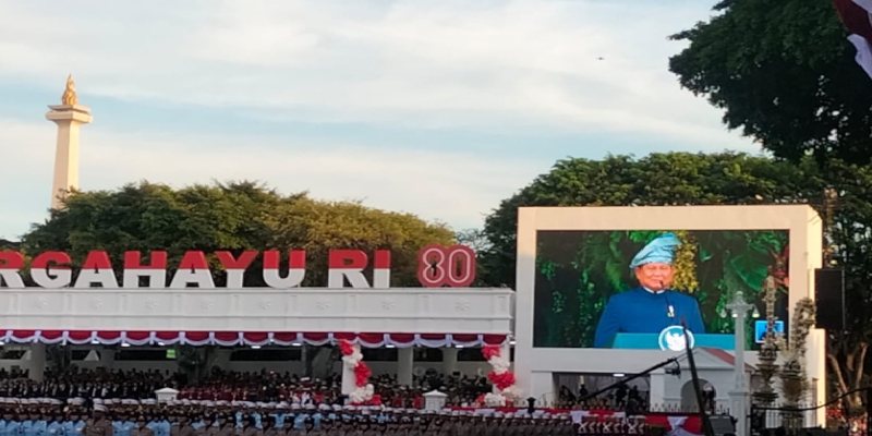 Prabowo Pimpin Upacara Penurunan Bendera Pusaka di Istana