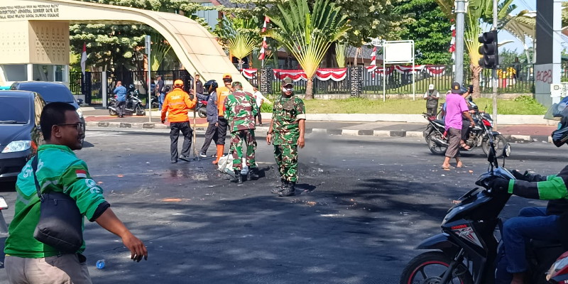 Pasukan Oranye Hingga TNI Mulai Bersih-bersih Sisa Bentrokan di Otista Jaktim