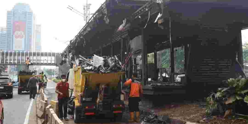 1.150 Petugas Bersihkan Sampah Usai Unjuk Rasa di Jakarta