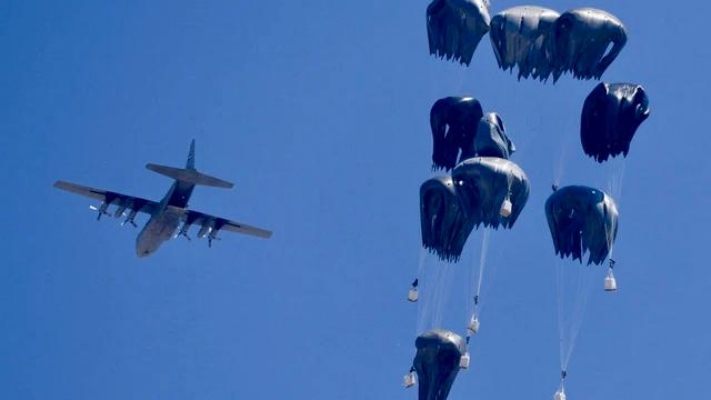 Prancis, Spanyol hingga UEA Kompak Terjunkan Puluhan Ton Bantuan ke Gaza