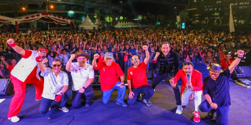 Padi Reborn dan Ribuan Warga Bersenandung Lagu Kebangsaan di Pesta Rakyat IKN
