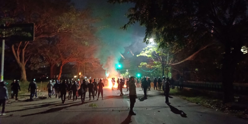 Massa Dipukul Mundur ke Summarecon Bekasi