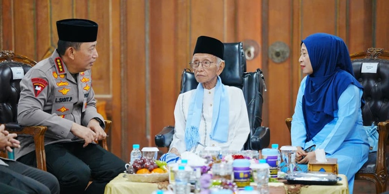 Kapolri Perkuat Silaturahmi dengan Ulama di Jatim