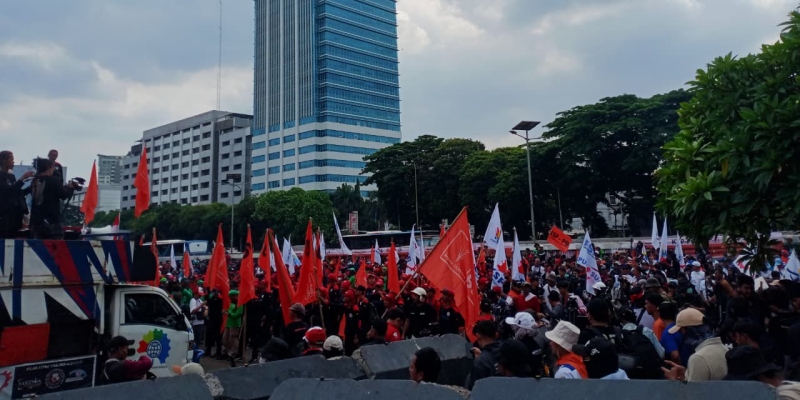 Demo buruh di depan Gedung DPR RI (Foto: RMOL/Faisal Aristama)