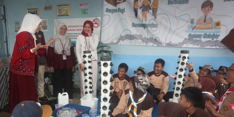 DWP Kemenko PM Fasilitasi Pelatihan Hidroponik Siswa SLB