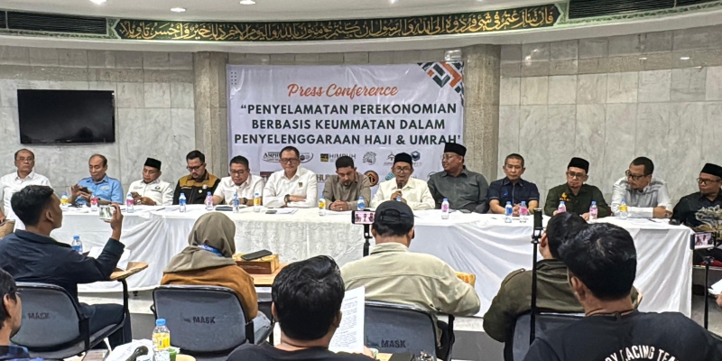 13 Asosiasi Tolak Legalisasi Umrah Mandiri