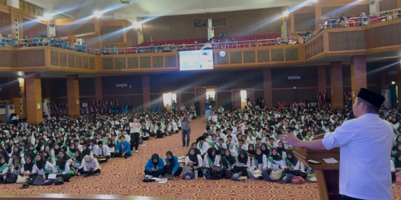 Pasha Ungu Bakar Semangat Mahasiswa Baru FITK UIN Jakarta