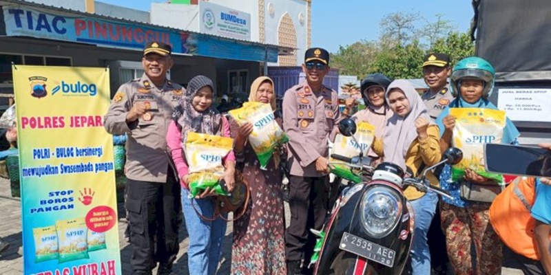 Polres Jepara Gelar Pasar Murah, Warga Terbantu dapat Beras Harga Miring