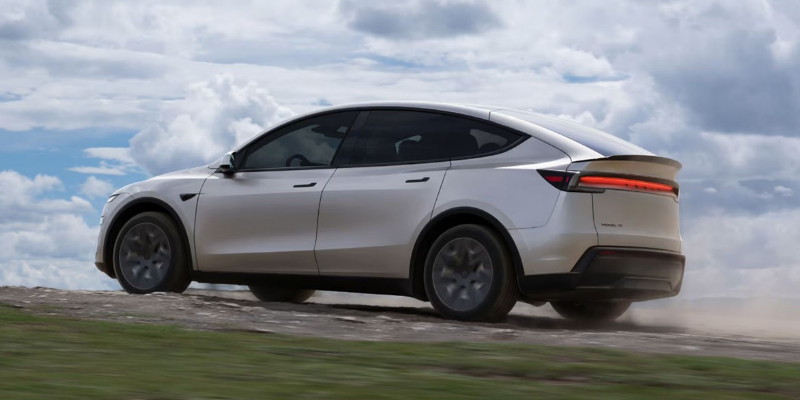 Mobil Listrik Tesla Kini Ditenagai Otak AI DeepSeek dan ByteDance