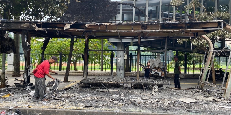 Begini Penampakan Halte Transjakarta dan Stasiun MRT yang Dirusak dan Dibakar