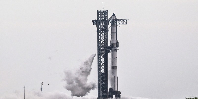 SpaceX Starship Batal Meluncur Gegara Cuaca Mendung