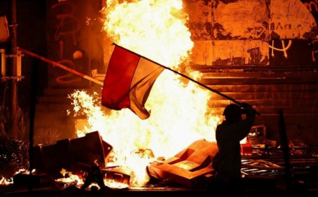 Bukan Sekadar Bubarkan DPR