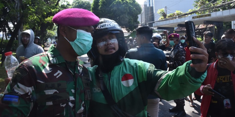 Berswafoto Bareng TNI