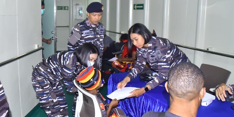 TNI AL Lakukan Diplomasi Maritim Lewat Baksos di Papua Nugini