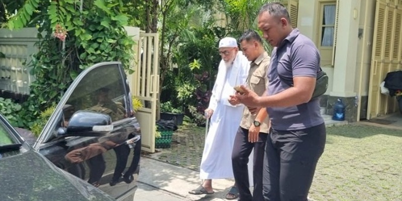 Jokowi Didoakan Abu Bakar Ba’asyir jadi Pembela Islam yang Kuat