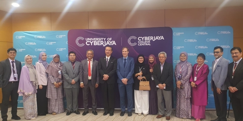 Mahasiswa UTA’45 Jakarta Presentasi Riset di Forum Dunia