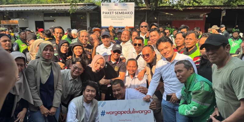 Gerakan Warga Peduli Warga Bagikan 1.000 Sembako di Jakarta