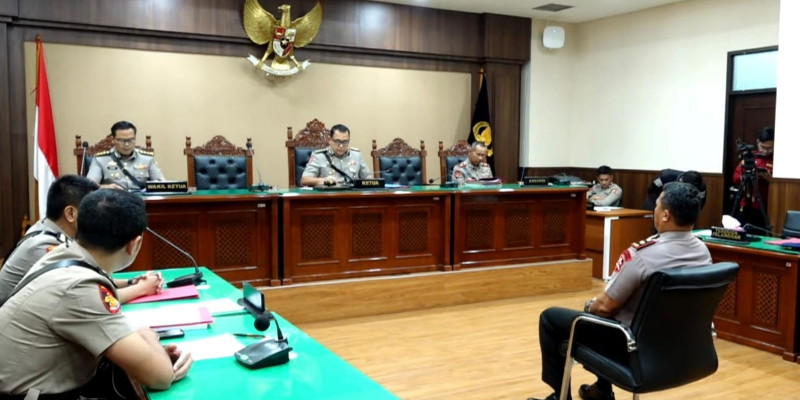 Kompol Cosmas Masih Pikir-Pikir Terima Pemecatan atau Ajukan Banding