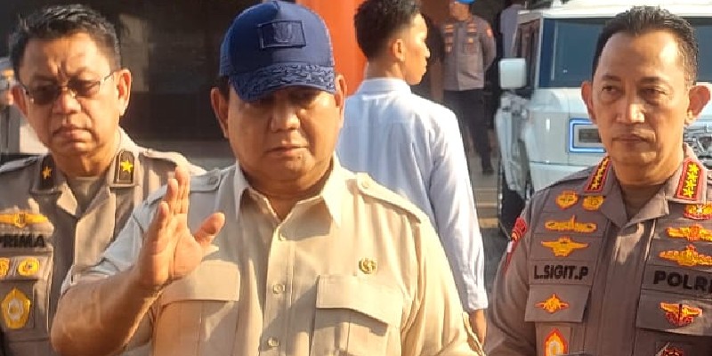 Prabowo Minta Kapolri Naikkan Pangkat Polisi Korban Demo