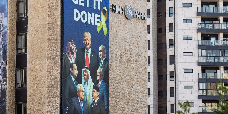 Kemlu Bantah Akui Israel Usai Foto Prabowo Hiasi Baliho Tel Aviv