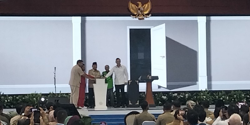 Prabowo Saksikan Akad dan Serah Terima Kunci 26.000 Rumah Subsidi