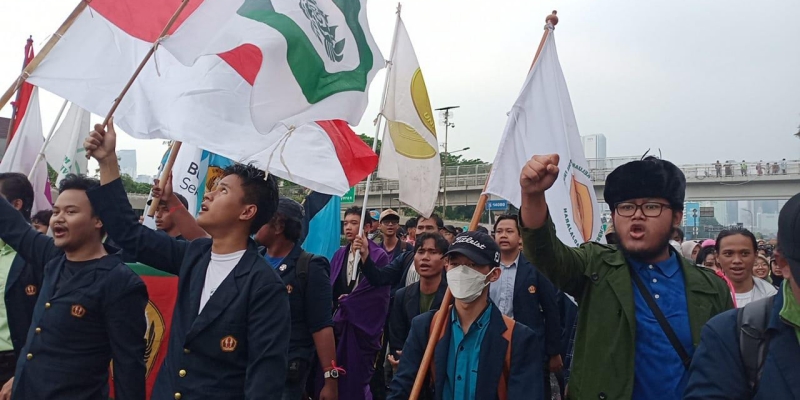 Nyanyi Halo-halo Bandung, Mahasiswa UNPAD Kepung Gedung DPR