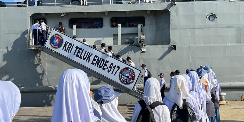 Baksos dan Open Ship KRI Teluk Ende-517 Diserbu Warga Kotabaru