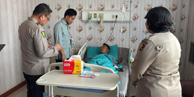 Gibran Dahului Prabowo Jenguk Korban Demo di RS Polri