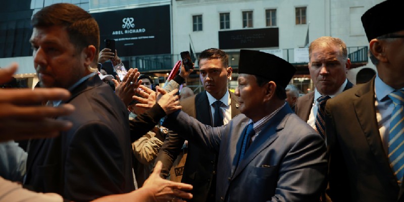 Diaspora RI di New York Rebutan Foto Bareng Prabowo