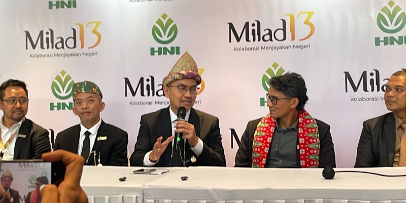 Sandiaga Dorong Halal Network International Melantai di Bursa Saham