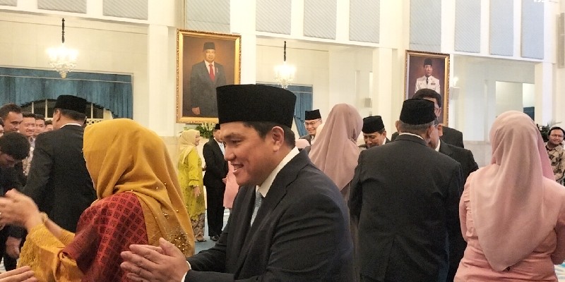 Prabowo Resmi Lantik Erick Thohir Jadi Menpora